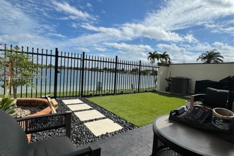 Touwnhouse à louer à Hialeah, Floride: 3 chambres, 132.94 m2 № 2028587 - photo 5