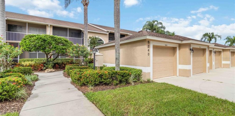 Condo in Sarasota, Florida, 2 bedrooms № 2142858