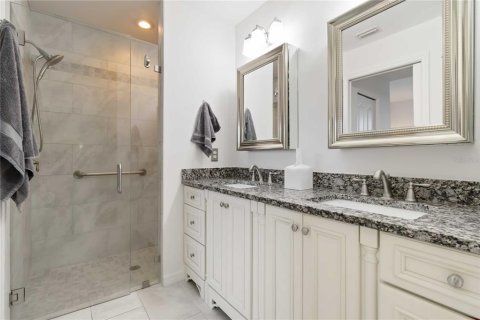 Condo in Sarasota, Florida, 2 bedrooms № 2142858 - photo 24