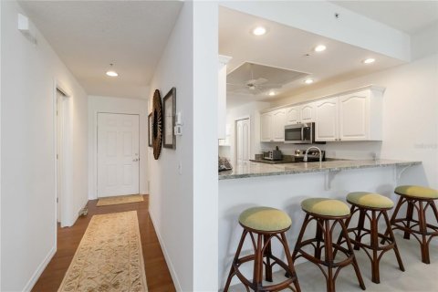 Condo in Sarasota, Florida, 2 bedrooms № 2142858 - photo 9