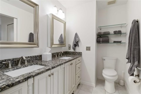 Condo in Sarasota, Florida, 2 bedrooms № 2142858 - photo 21