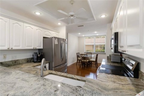 Condo in Sarasota, Florida, 2 bedrooms № 2142858 - photo 3