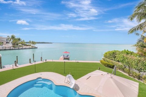 House in Islamorada, Village of Islands, Florida 8 bedrooms, 500.93 sq.m. № 2037948