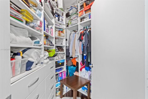 Condo in Miami, Florida, 2 bedrooms  № 1930719 - photo 24