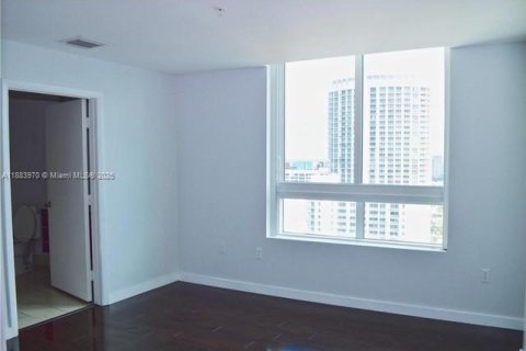 Condo in Miami, Florida, 2 bedrooms  № 1930719 - photo 11