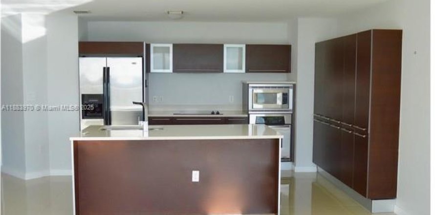 Condo in Miami, Florida, 2 bedrooms № 1930719