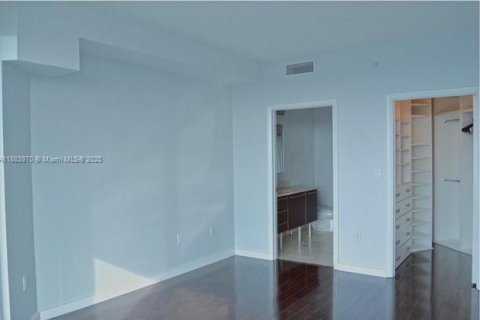 Condo in Miami, Florida, 2 bedrooms  № 1930719 - photo 9