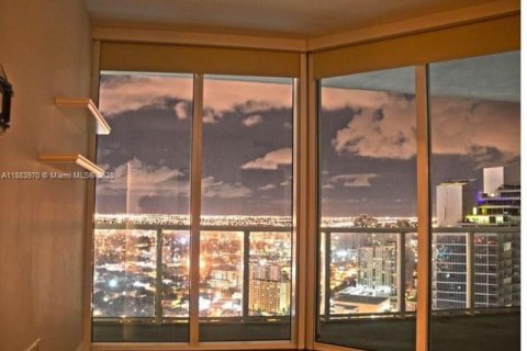 Condo in Miami, Florida, 2 bedrooms  № 1930719 - photo 5