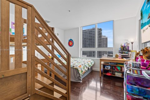 Condo in Miami, Florida, 2 bedrooms  № 1930719 - photo 25