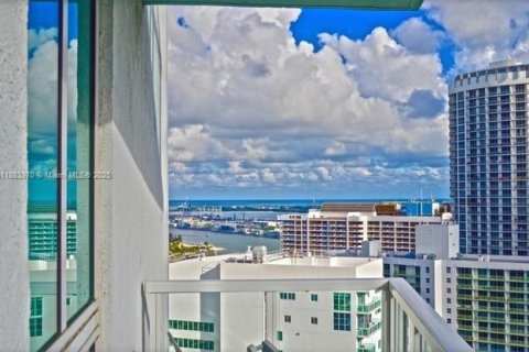 Condo in Miami, Florida, 2 bedrooms  № 1930719 - photo 10