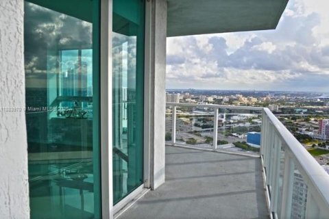 Condo in Miami, Florida, 2 bedrooms  № 1930719 - photo 15