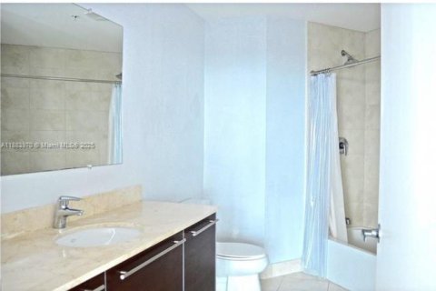 Condo in Miami, Florida, 2 bedrooms  № 1930719 - photo 8