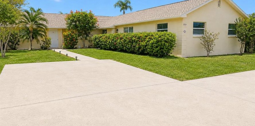 Immobilier commercial à Dunedin, Floride 6 chambres, 236.16 m2 № 2418328