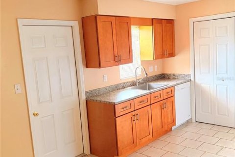 Immobilier commercial à vendre à Dunedin, Floride: 6 chambres, 236.16 m2 № 2418328 - photo 17