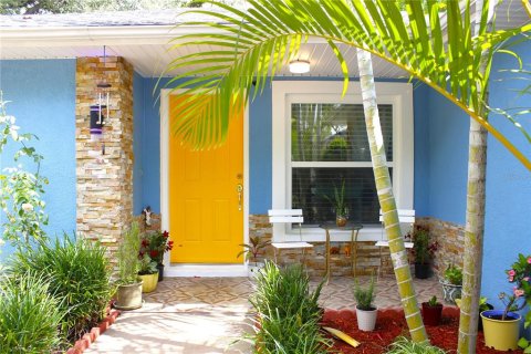 House in Tampa, Florida 3 bedrooms, 111.76 sq.m. № 1784689 - photo 5