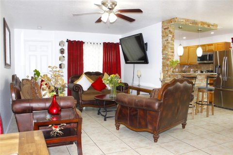 House in Tampa, Florida 3 bedrooms, 111.76 sq.m. № 1784689 - photo 20
