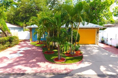 House in Tampa, Florida 3 bedrooms, 111.76 sq.m. № 1784689 - photo 1