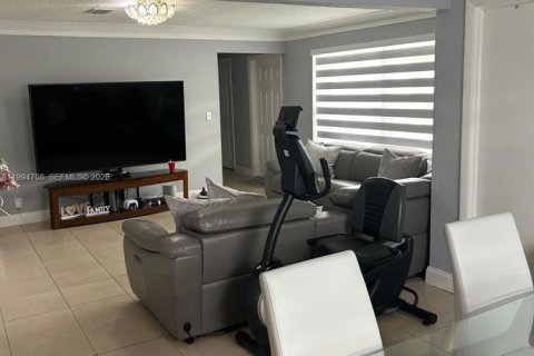 Купить виллу или дом в Маргит, Флорида 3 спальни, 138.52м2, № 2062910 - фото 18