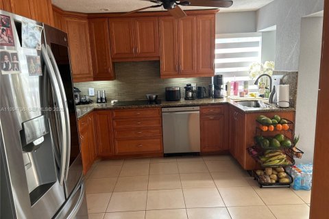 Купить виллу или дом в Маргит, Флорида 3 спальни, 138.52м2, № 2062910 - фото 7