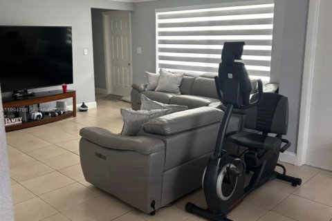 Купить виллу или дом в Маргит, Флорида 3 спальни, 138.52м2, № 2062910 - фото 20