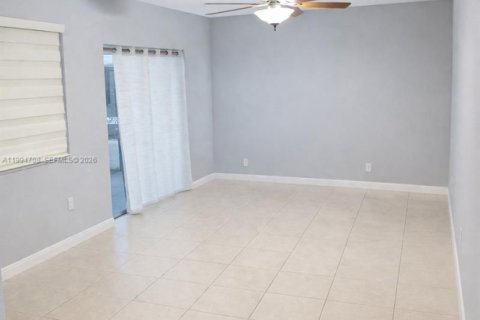 Купить виллу или дом в Маргит, Флорида 3 спальни, 138.52м2, № 2062910 - фото 23