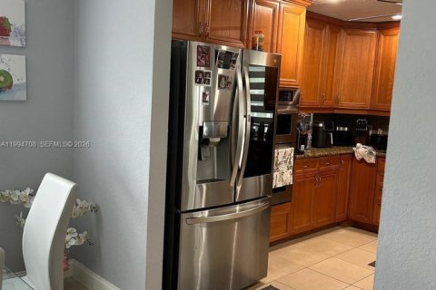 Купить виллу или дом в Маргит, Флорида 3 спальни, 138.52м2, № 2062910 - фото 13