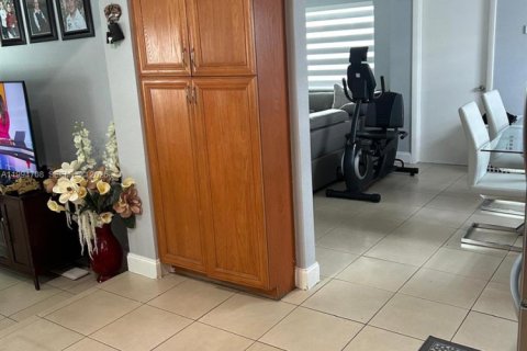 Купить виллу или дом в Маргит, Флорида 3 спальни, 138.52м2, № 2062910 - фото 12