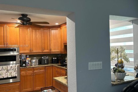 Купить виллу или дом в Маргит, Флорида 3 спальни, 138.52м2, № 2062910 - фото 9