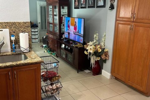 Купить виллу или дом в Маргит, Флорида 3 спальни, 138.52м2, № 2062910 - фото 11