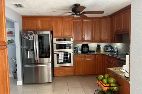 Купить виллу или дом в Маргит, Флорида 3 спальни, 138.52м2, № 2062910 - фото 5