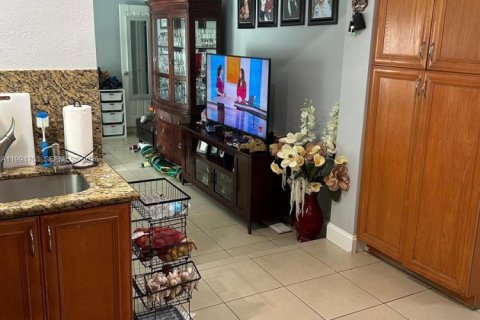 Купить виллу или дом в Маргит, Флорида 3 спальни, 138.52м2, № 2062910 - фото 14