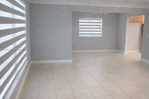 Купить виллу или дом в Маргит, Флорида 3 спальни, 138.52м2, № 2062910 - фото 3