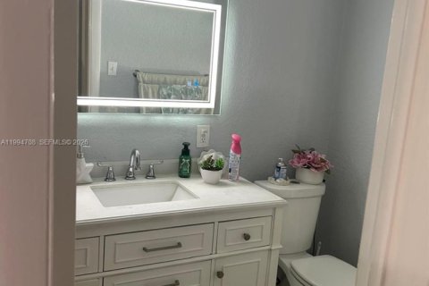 Купить виллу или дом в Маргит, Флорида 3 спальни, 138.52м2, № 2062910 - фото 24