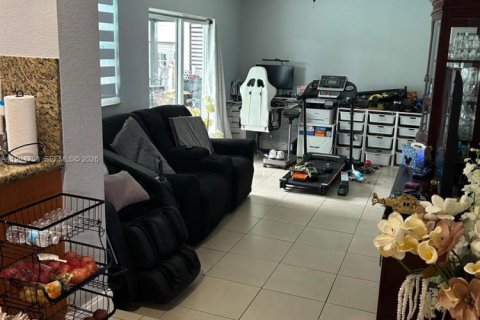 Купить виллу или дом в Маргит, Флорида 3 спальни, 138.52м2, № 2062910 - фото 19