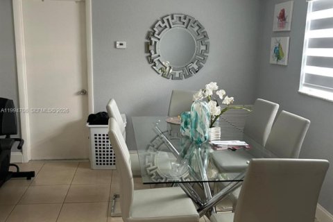 Купить виллу или дом в Маргит, Флорида 3 спальни, 138.52м2, № 2062910 - фото 16