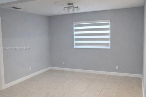 Купить виллу или дом в Маргит, Флорида 3 спальни, 138.52м2, № 2062910 - фото 22