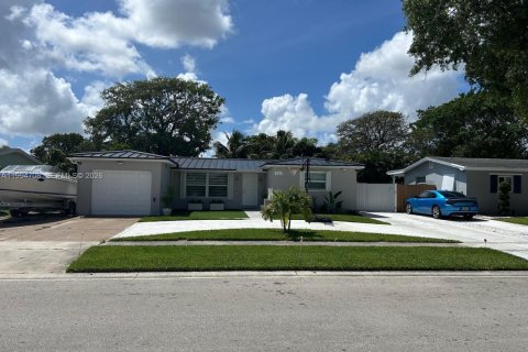 Купить виллу или дом в Маргит, Флорида 3 спальни, 138.52м2, № 2062910 - фото 1