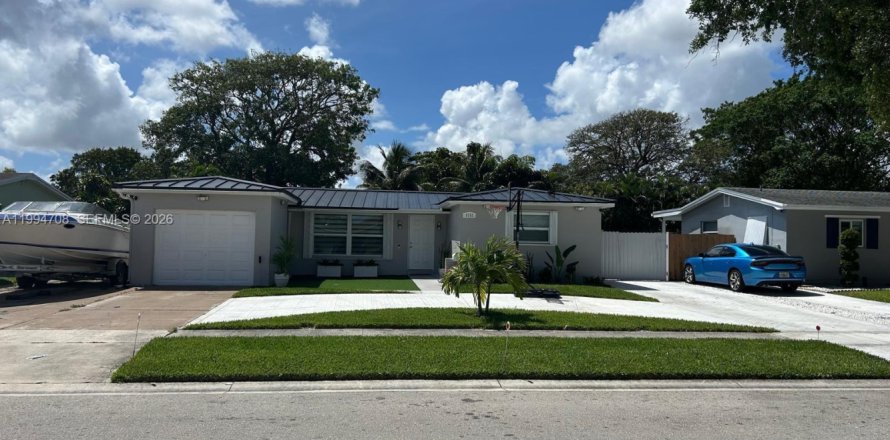 Дом в Маргит, Флорида 3 спальни, 138.52м2 № 2062910