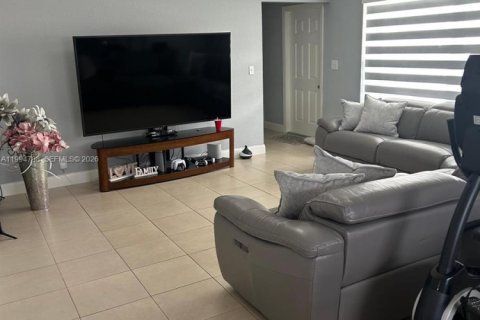 Купить виллу или дом в Маргит, Флорида 3 спальни, 138.52м2, № 2062910 - фото 17