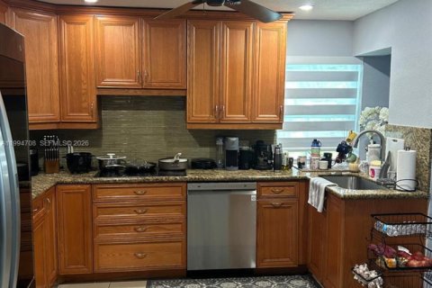 Купить виллу или дом в Маргит, Флорида 3 спальни, 138.52м2, № 2062910 - фото 8