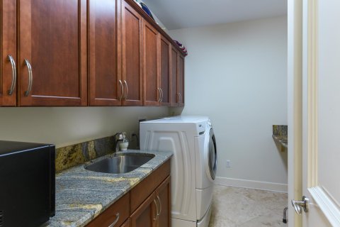 House in St. Lucie, Florida 8 bedrooms, 686.45 sq.m. № 2180685 - photo 27