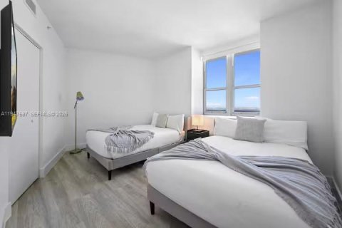 Condo in Hollywood, Florida, 2 bedrooms  № 2003707 - photo 16