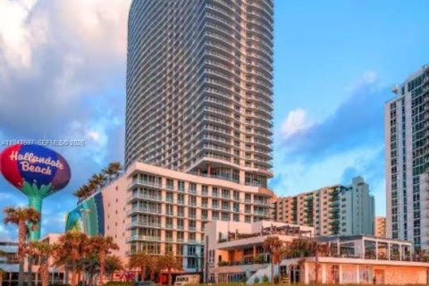 Condo in Hollywood, Florida, 2 bedrooms  № 2003707 - photo 6