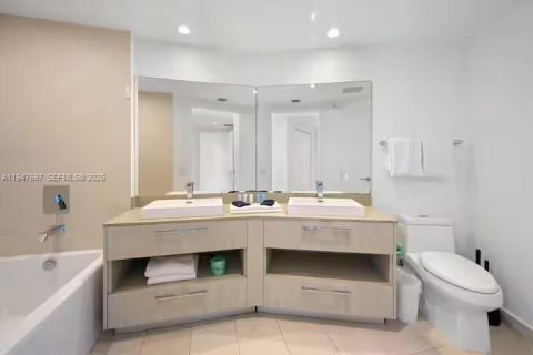 Condo in Hollywood, Florida, 2 bedrooms  № 2003707 - photo 14