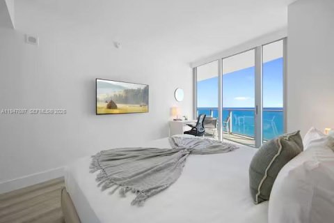 Condo in Hollywood, Florida, 2 bedrooms  № 2003707 - photo 13