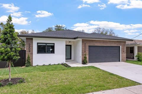 Villa ou maison à vendre à West Park, Floride: 4 chambres № 2063989 - photo 2