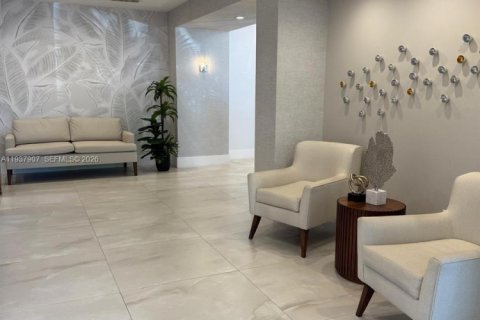 Condominio en venta en Hollywood, Florida, 1 dormitorio, 82.03 m2 № 1995757 - foto 5