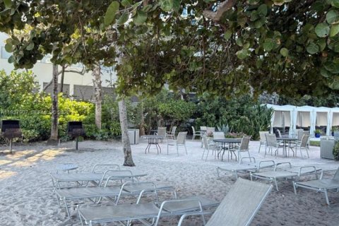 Condominio en venta en Hollywood, Florida, 1 dormitorio, 82.03 m2 № 1995757 - foto 12