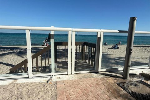 Condominio en venta en Hollywood, Florida, 1 dormitorio, 82.03 m2 № 1995757 - foto 15