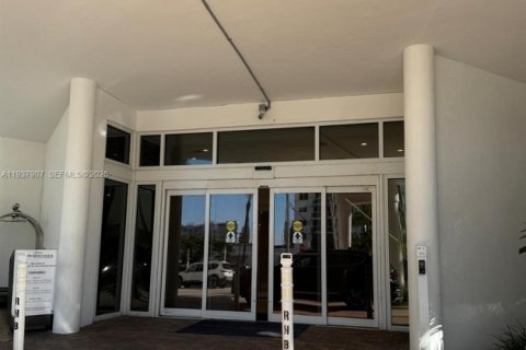 Condominio en Hollywood, Florida, 1 dormitorio  № 1995757